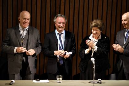 En su discurso, Martínez reivindicó las "realidades imaginarias"