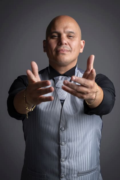 En su espectáculo actual, Ángel Carabajal repasa lo mejor de sus cuatro shows anteriores
