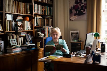 En su estudio, Bordelois recuerda que Alejandra sabía que producía escozor en ciertos círculos y por eso le pidió que la acompañara a entrevistar a Borges