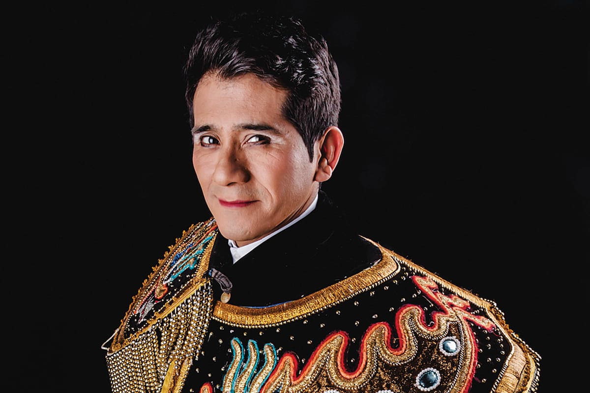 En su exitoso unipersonal, Guzmán propone un cruce de culturas.