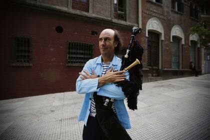 En su gaita, Carlos Núñez tiene la fuerza del rock y el misterio de los druidas