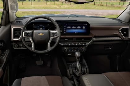 En su interior siguen la pantalla del sistema multimedia MyLink de 11” y un panel de instrumentos digital de 8" (foto de la versión cabina doble)