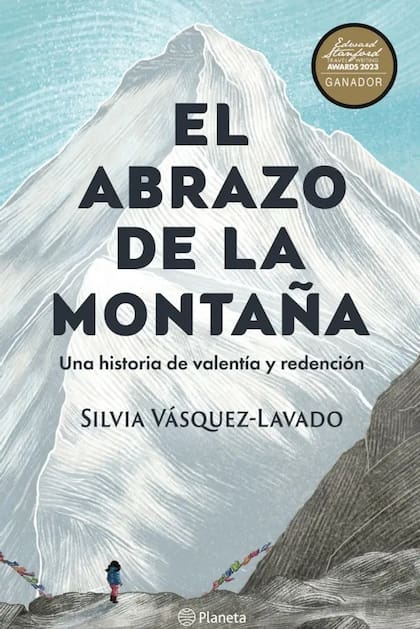 En su libro autobiográfico "El abrazo de la montaña", Vásquez-Lavado relata el pedregoso camino hacia lo más alto