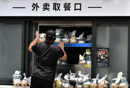 En su libro, Wang relata las vivencias de repartidor de comidas y mensajero en China