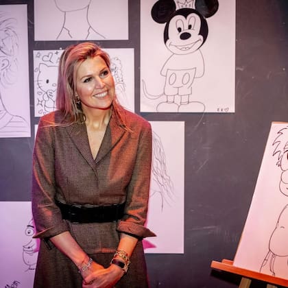 En su más reciente actividad, Máxima Zorreguieta se lució con un look marrón y negro (Foto: Instagram @koninklijkhuis)