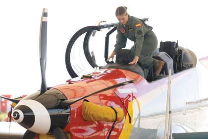 En su momento “Top Gun”, la
princesa de 19 años se calzó
un mono verde con su apellido
Borbón Ortiz en la insignia y
subió a un Pilatus PC-21