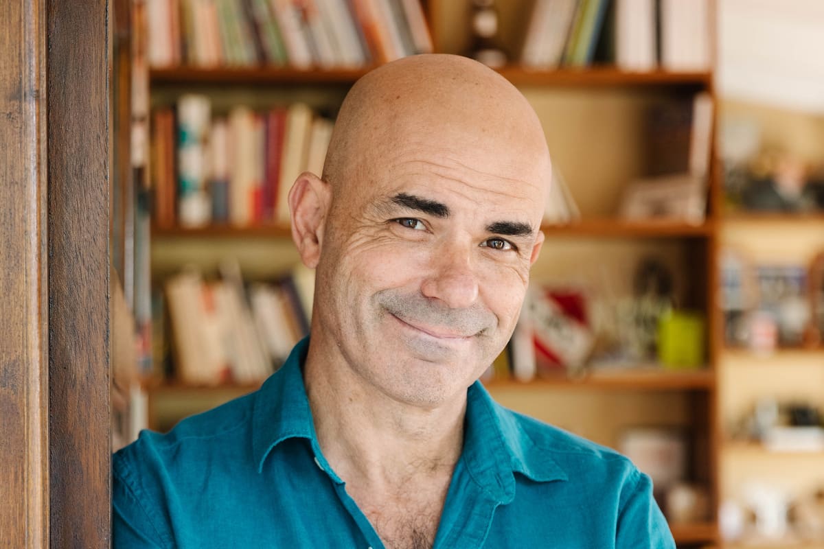 En su nueva novela, Sacheri vuelve a poner el fútbol como escenario central de la trama