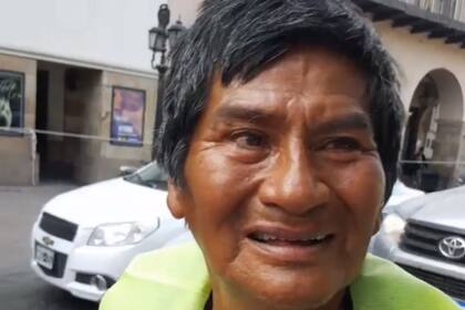 En su peregrinaje, Humbero Bautista llevó solo una bolsa con una frazada, un plástico para cubrirse y un poco de agua