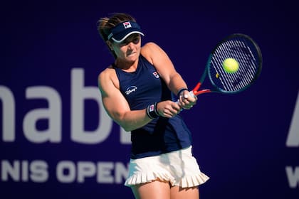 En su primer desafío del año, en la ronda inicial del WTA de Abu Dhabi, la tenista argentina Nadia Podoroska perdió frente a la española Sara Sorribes Tormo por 6-3 y 6-3.