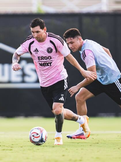 En su primer día de trabajo, Messi ya hizo ejercicios con pelota; su regreso a las canchas podría darse la semana próxima