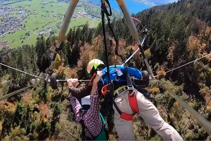 En su primer día de vacaciones, un turista decidió probar al ala delta sin imaginar que sería una de las peores experiencias de su vida.
