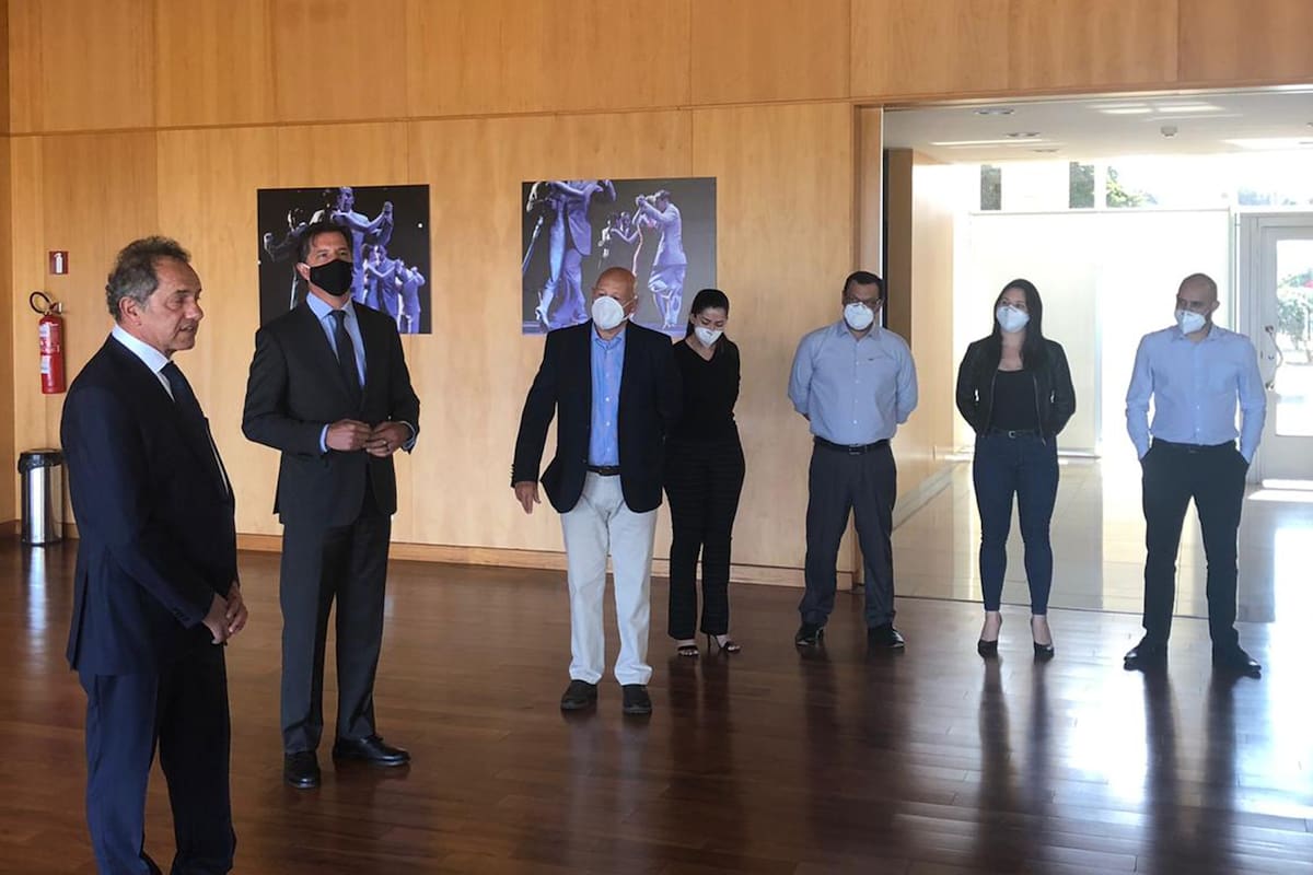 En su primer día en Brasilia, Scioli dio instrucciones al personal de la embajada argentina