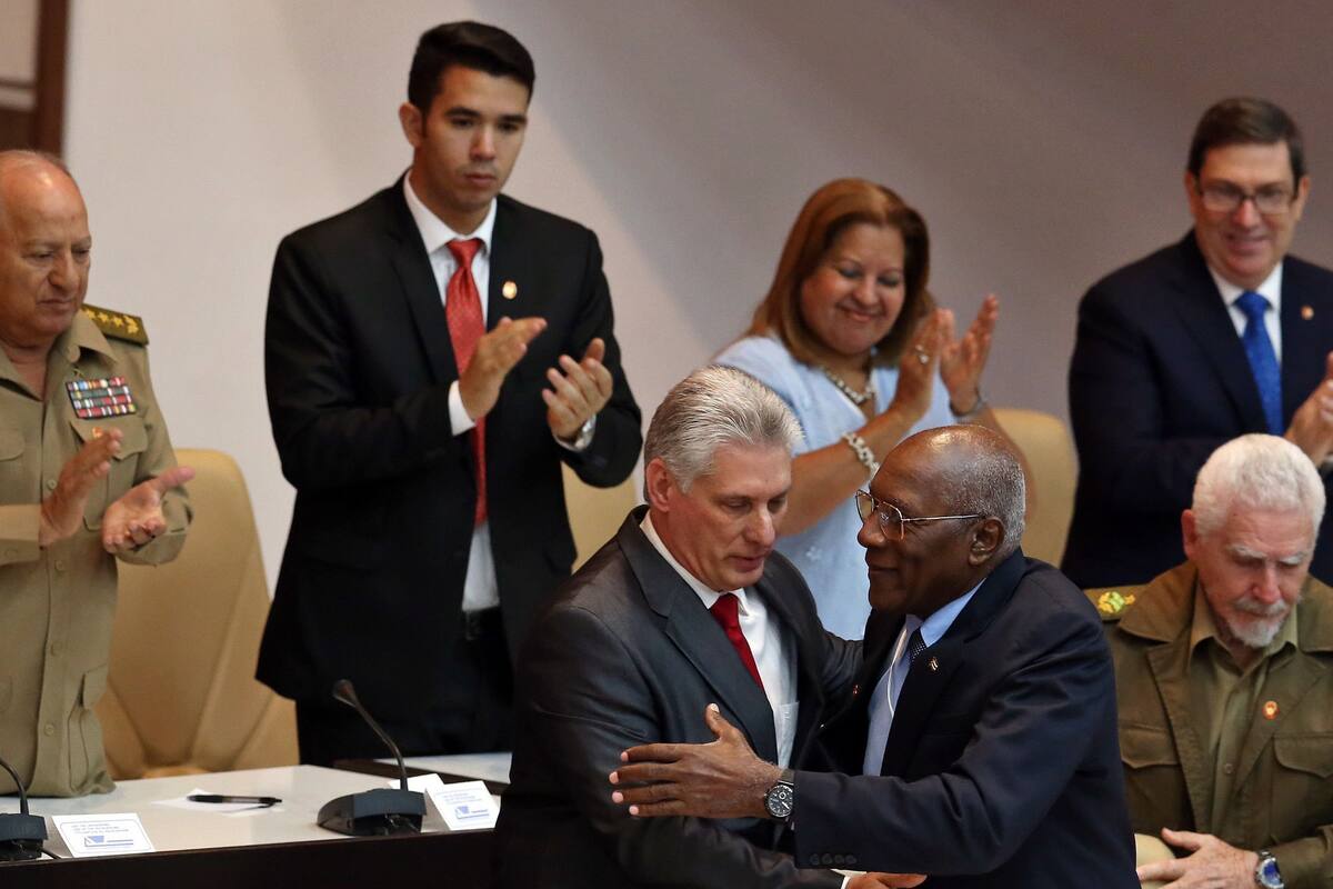 En su primer discurso, el nuevo presidente afirmó que continuará los ideales de la revolución de 1959; Raúl Castro anticipó que el ingeniero gobernará dos períodos y que en 2021 quedaría al frente del Partido Comunista de Cuba