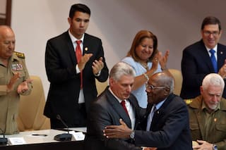 Díaz-Canel concentró más poder y prometió seguir la vía socialista