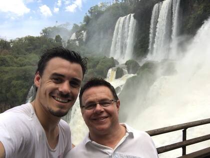 En su primer y único viaje a la Argentina, Stephens visitó a sus amigos argentinos y conoció Buenos Aires e Iguazú