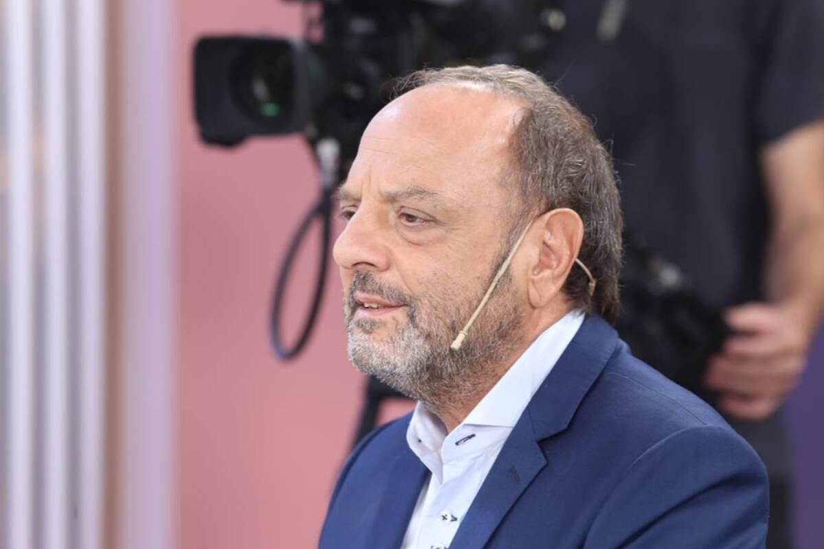 En su programa de Radio 10 dijo que las que están en la cabina son "boludas", "asquerosas" y "pendejitas"