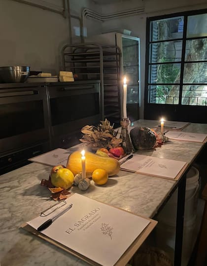 En su segunda vida es un club de cocina en el que se invita a experimentar y conectar en ciclos de pequeños grupos.