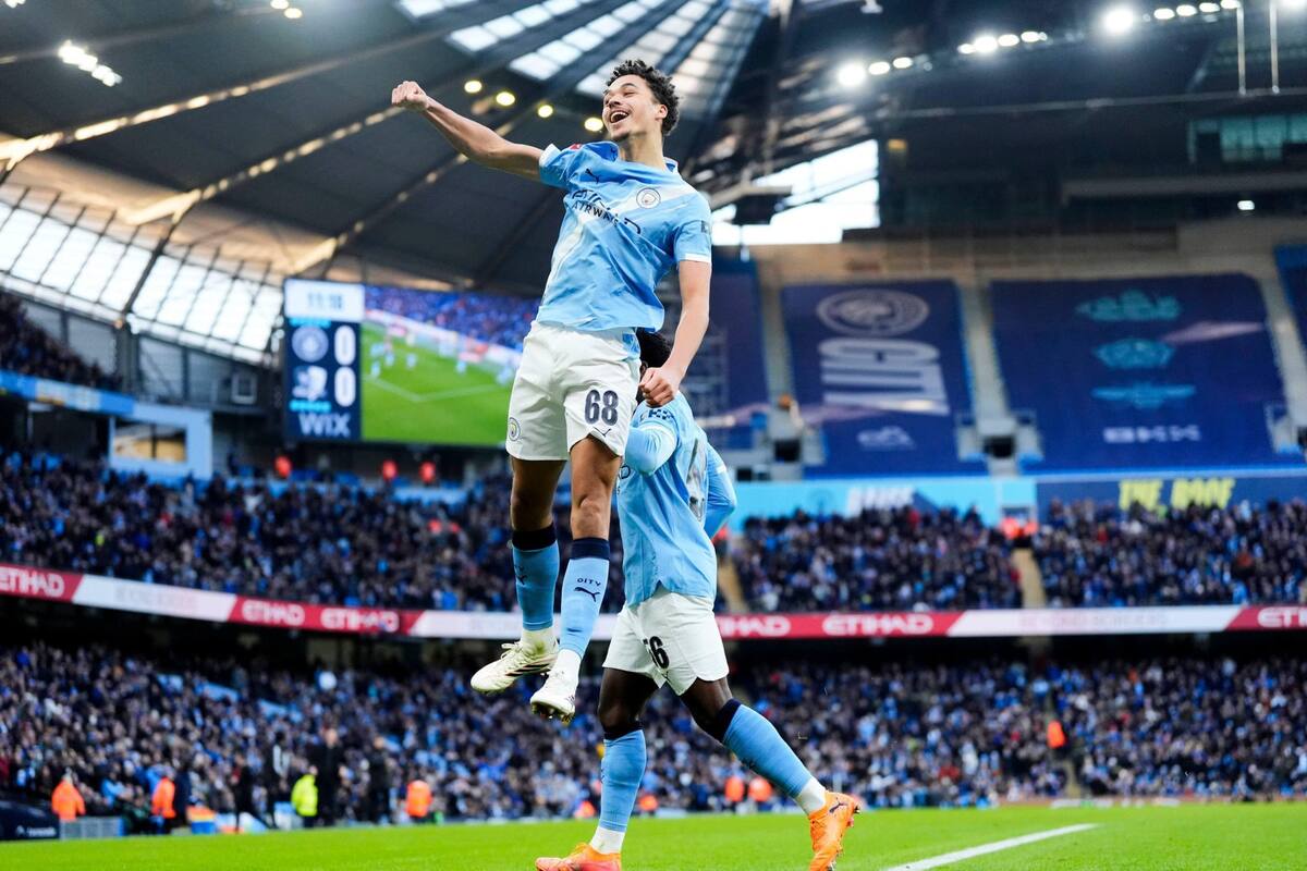 En su segundo partido seguido como titular, el defensor Max Alleyne, de 20 años, consiguió su primer gol para Manchester City, que venció por 10-1 a Exeter y avanzó en la FA Cup.