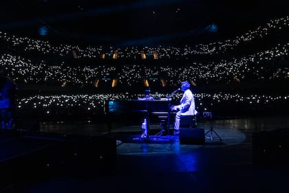 En su séptimo Movistar Arena colmado, Fito Páez encantó a más de 10.000 personas que estuvieron presentes para revivir "El amor después del amor"