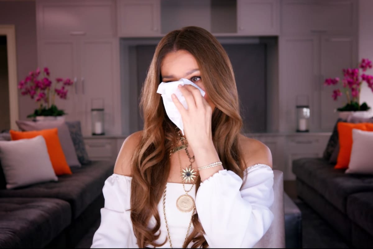 En su serie Latin Music Queens, la cantante se quebró al relatar el duro comienzo de su carrera