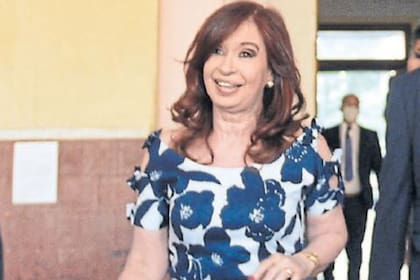 En su última carta describió una suerte de parlamentarismo vicepresidencial con epicentro en el Senado, con un gobierno que le resulta ajeno y una Justicia retratada como amenaza; el dilema de la Corte y de las PASO