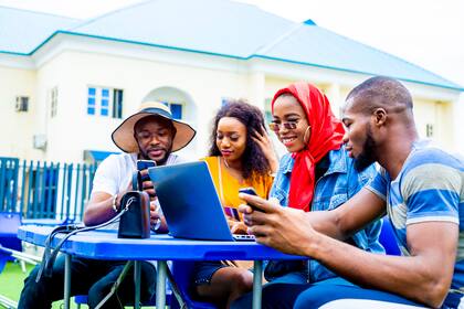 En Sudáfrica, el 11 por ciento de la población tiene acceso a internet de alta velocidad; en Nigeria, solo el 0,1 por ciento