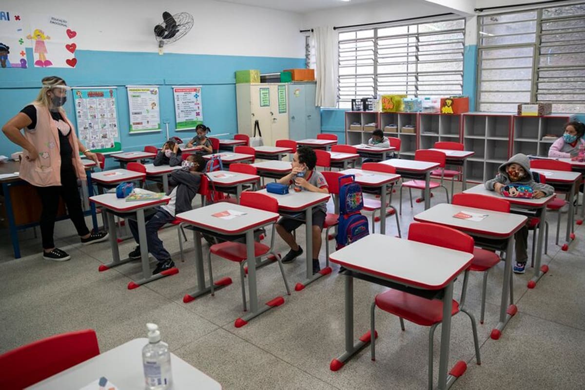 En Sudamérica, las escuelas intentar reabrir sus puertas pese al recelo de algunos padres y profesores