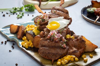 En SŪMAQ, la cocina es una fusión peruana, criolla y nikkei