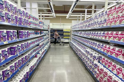 En supermercados, el índice de ventas totales a precios constantes registró en enero una baja del 1,2% interanual y del 1,5% frente a diciembre, según el Indec