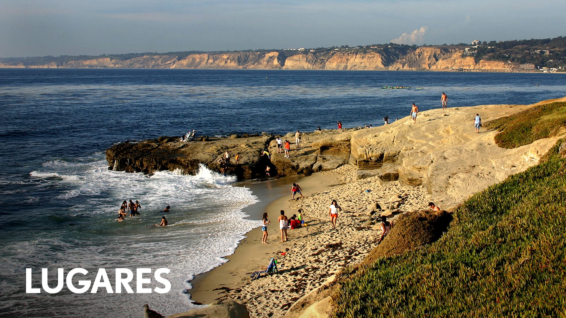 En sus 112 km de playas a orillas del Pacífico hay naturaleza salvaje, surf y un costado de glamour