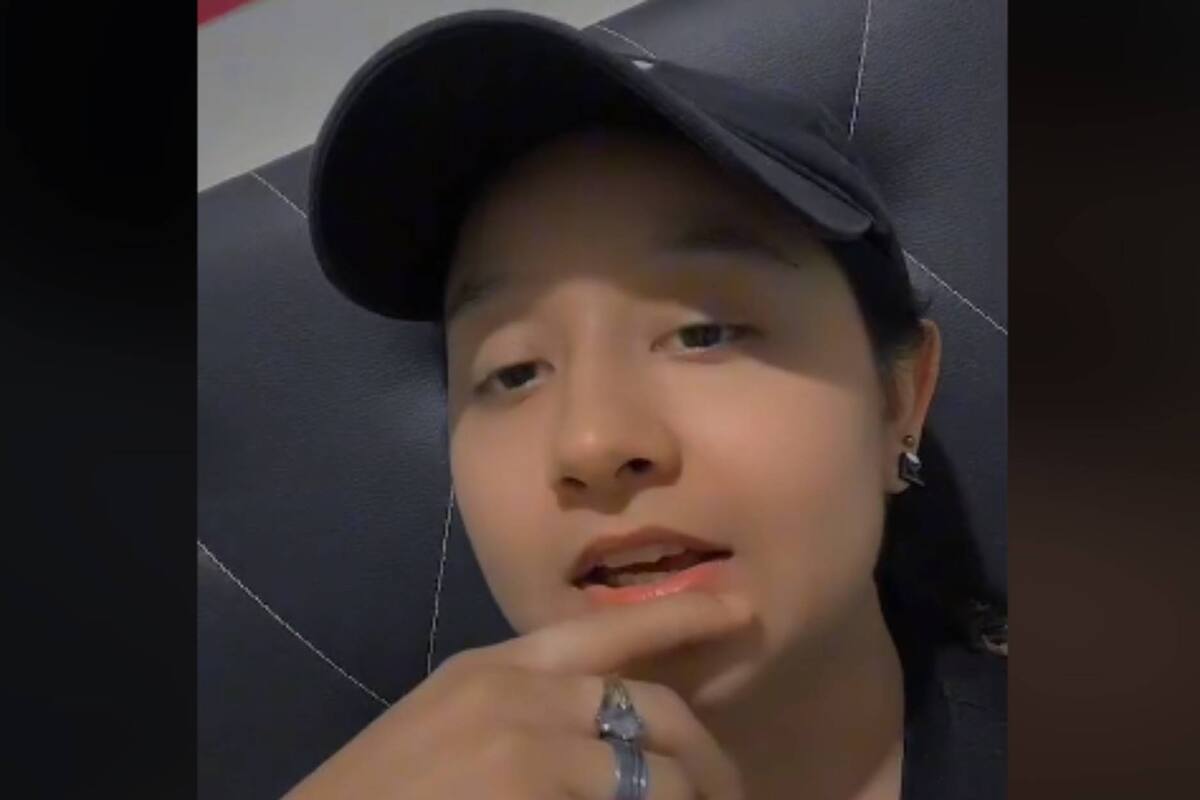 En sus jornadas laborales, la joven se ha encontrado con numerosos y curiosos objetos olvidados o perdidos