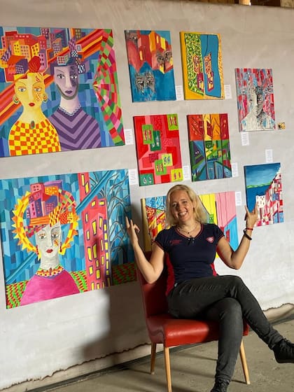 En sus ratos libres, Vanesa se conecta con el arte y expone sus cuadros en Alemania