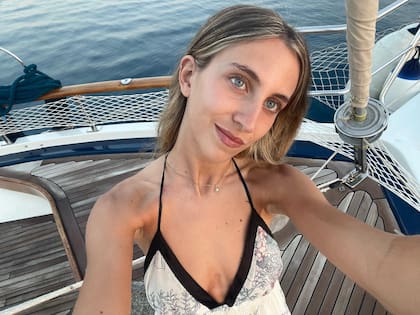 En sus redes profesionales, la joven se define como una persona organizada, proactiva y con un claro perfil analítico frente a los desafíos (Foto: Instagram @lolamalm_)