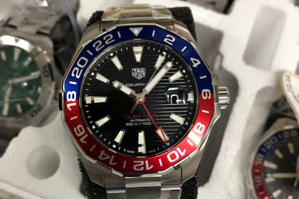 En sus redes sociales, LICSA comparte posteos con algunos de los relojes de alta gama que reciben en el predio.
