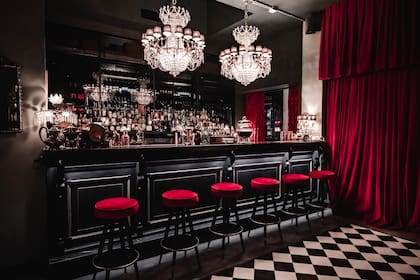 En sus restaurantes impusieron un cambio para la ciudad: su cocina está abierta hasta las 12 de la noche. Esto arrastró a todos los locales gastronómicos importantes de Milán.