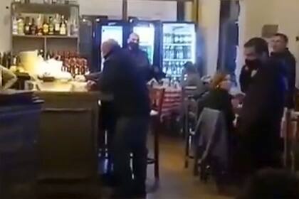 En Tandil, los gastronómicos se rebelaron y abrieron sus espacios cubiertos, con aforo, para atender clientes
