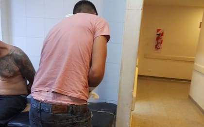 Personal de la comisaría 10ma. de City Bell logró detener anoche a los acusados a partir de una denuncia al 911 por una “pelea en la vía pública”