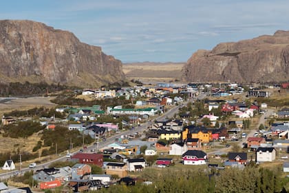En temporada alta se estima que entre los pobladores, los turistas que se alojan y los que vienen en una excursión de todo el día desde Calafate, conviven a diario 10.000 personas