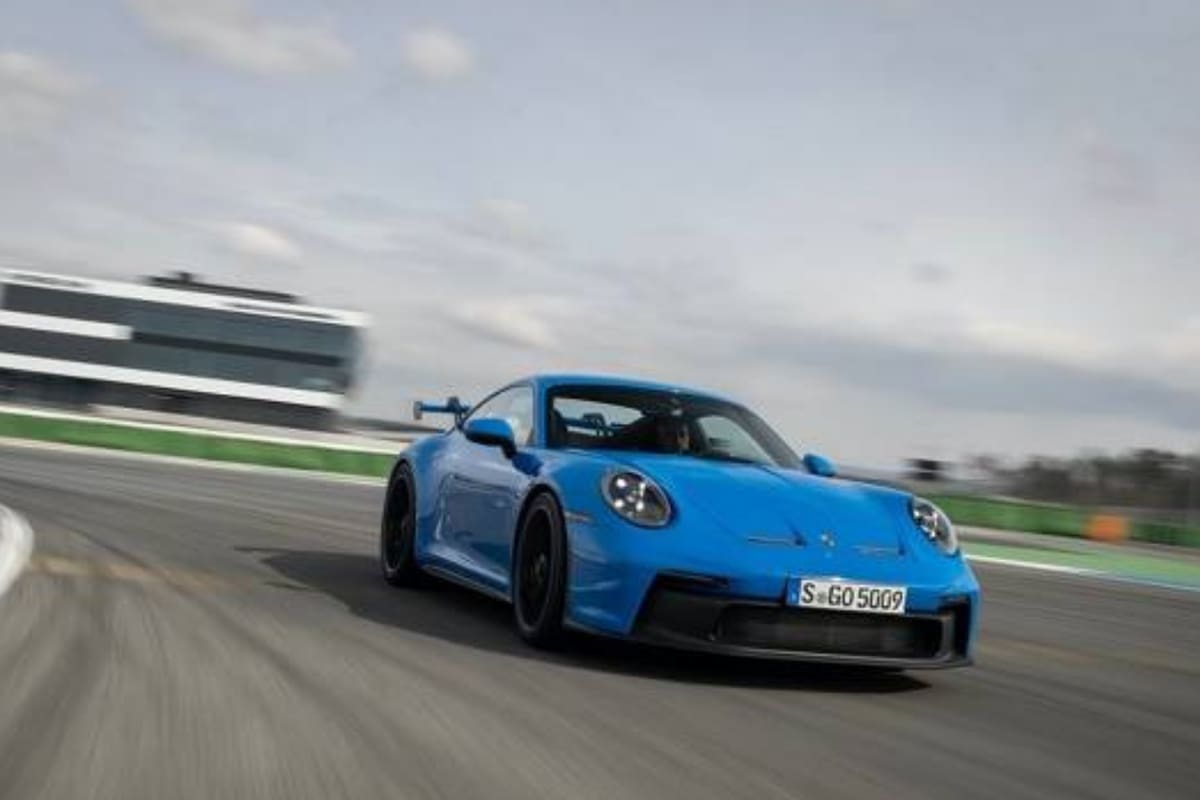 En términos de motorización, el nuevo 911 GT3 luce un bloque bóxer de seis cilindros y 3.996 centímetros cúbicos, que entrega una potencia de 510 caballos