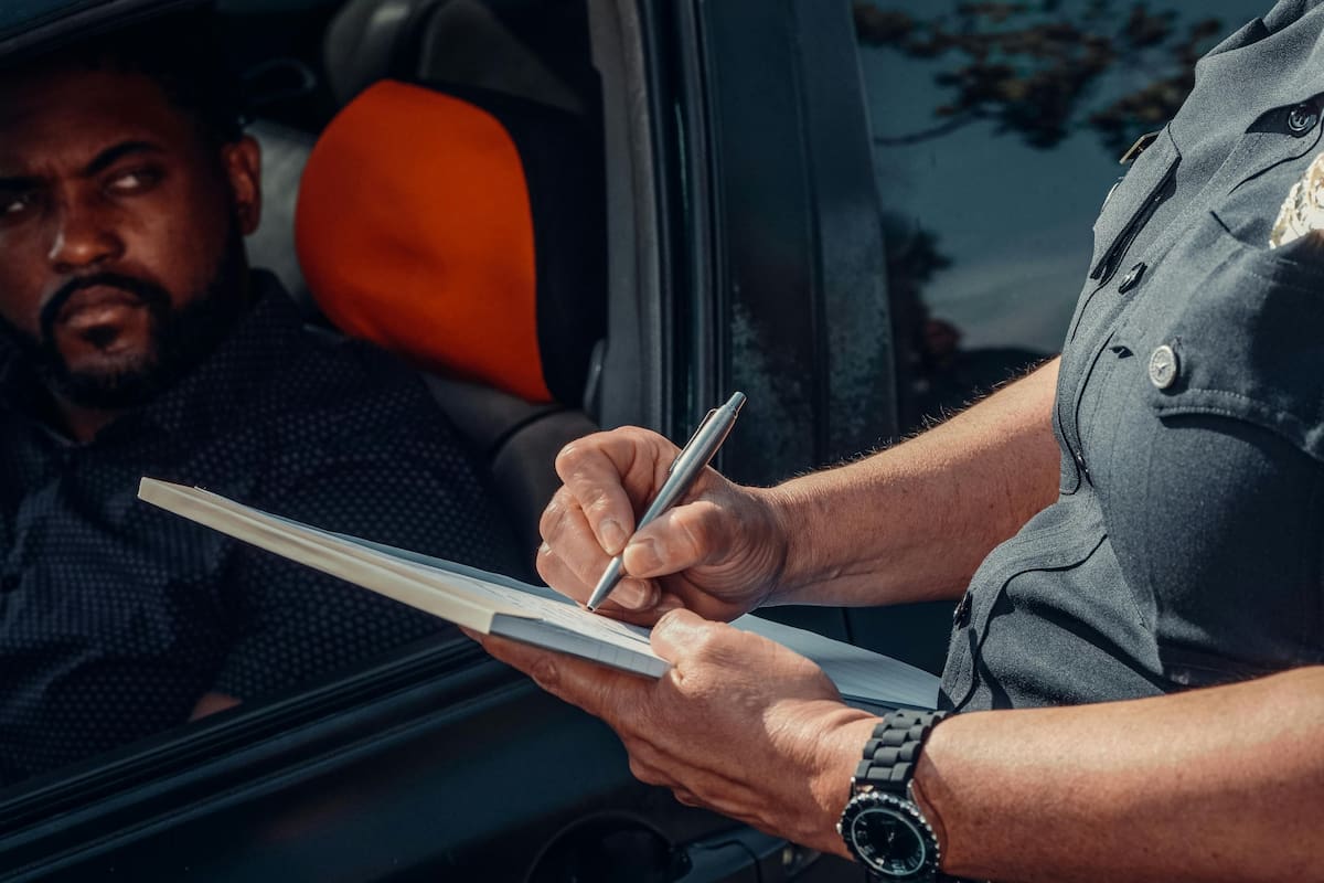 En Texas, existen infracciones o violaciones de tránsito de mayor o menor sentencia