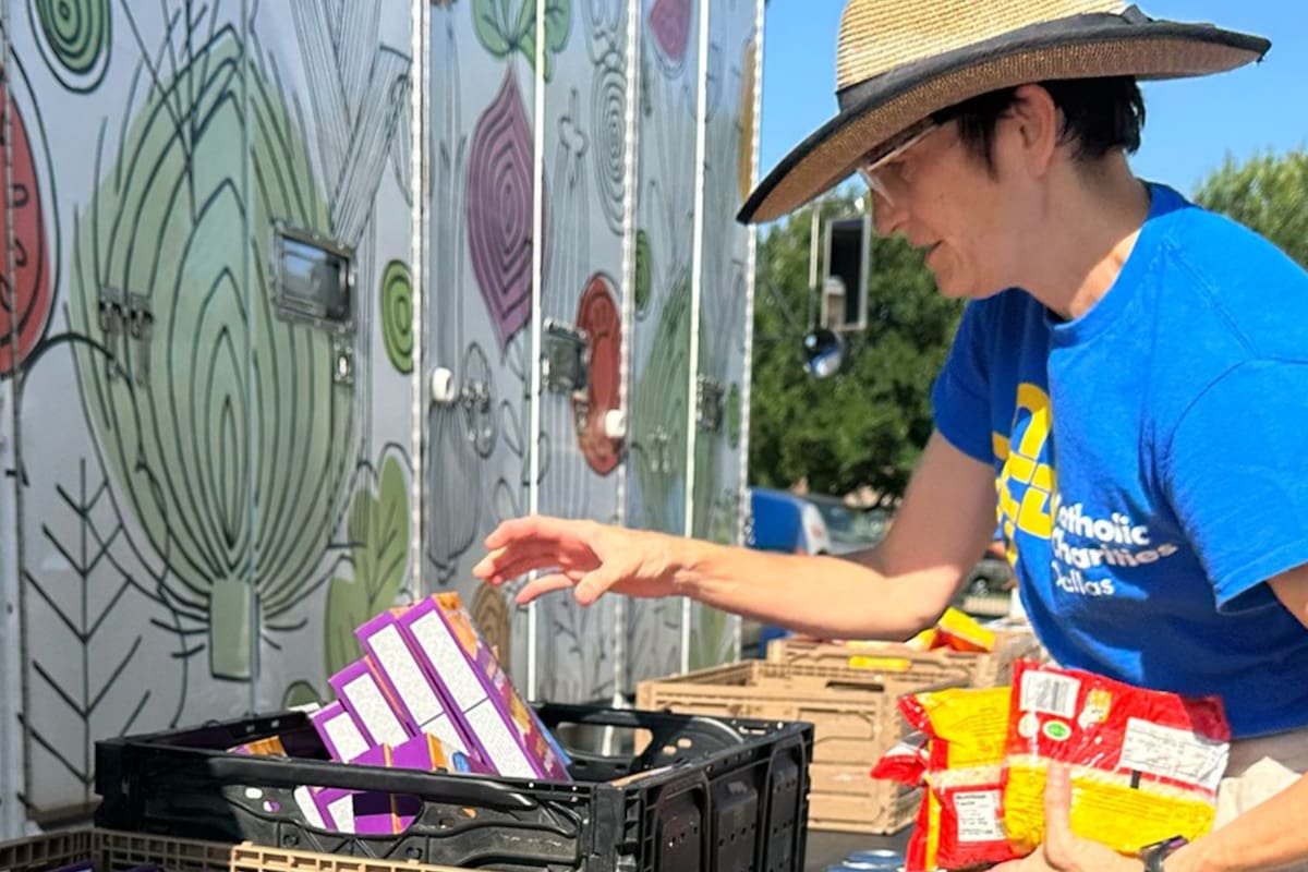 En Texas se realizarán diversos eventos para la entrega de alimentos gratuitos en el mes de octubre (X/@CCofDallas)