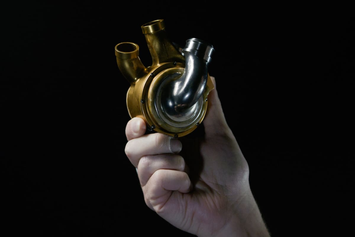 En Texas, se realizó un trasplante de corazón artificial total; los especialistas explican que sirve como puente hasta que se recibe el órgano definitivo