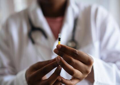 En Texas ya empezaron a vacunar para prevenir más contagiados
