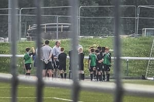 En tiempo de vacaciones, Marcelo Bielsa se quedó en Yorkshire y entrenó a los jugadores sub 11 de Leeds.