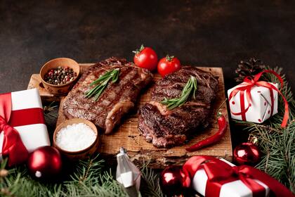 En toda mesa argentina para las Fiestas no pueden faltar platos tradicionales como el vitel toné, el matambre relleno y el asado