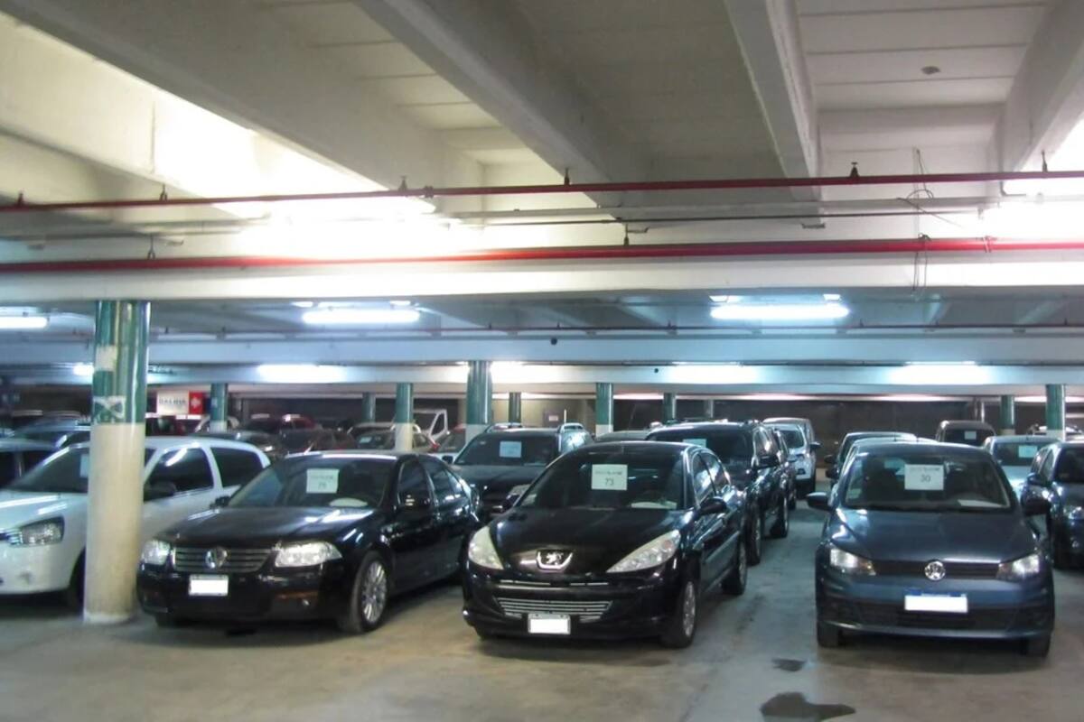 “En todo el mundo están faltando autos por faltantes de componentes, a lo que nosotros le agregamos el faltante de dólares y la administración del comercio exterior”, explicó Alejandro Lamas, secretario de la CCA