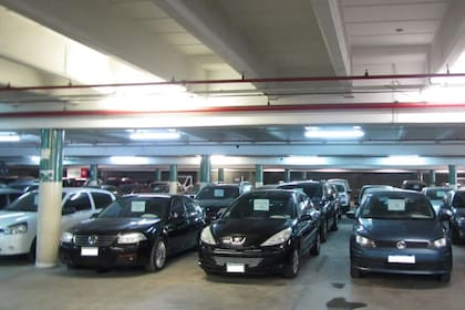 “En todo el mundo están faltando autos por faltantes de componentes, a lo que nosotros le agregamos el faltante de dólares y la administración del comercio exterior”, explicó Alejandro Lamas, secretario de la CCA