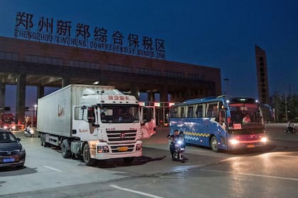 En todo el mundo hay ciudades creadas por compañías; Zhengzhou, en el interior de China, alberga un complejo donde viven 35.000 empleados que fabrican 500.000 iPhones por día