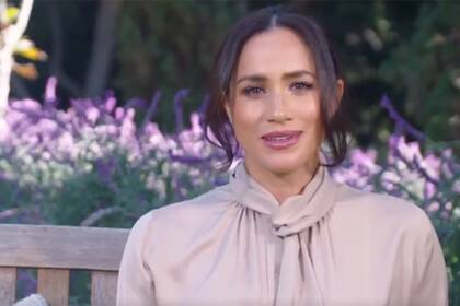"En todo el país, la gente ha dejado de lado sus propias necesidades para unirse y apoyar el bien colectivo", aseguró Meghan Markle, en una participación que grabó desde su jardín en Montecito