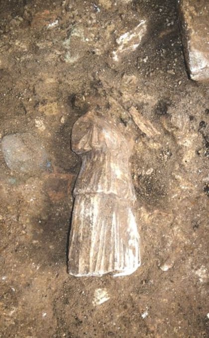 En torno a la piscina encontraron una estatua de Artemisa, diosa griega de la naturaleza